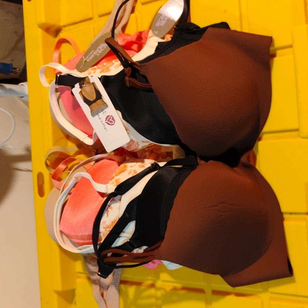 7 Bras NWT &NWOT